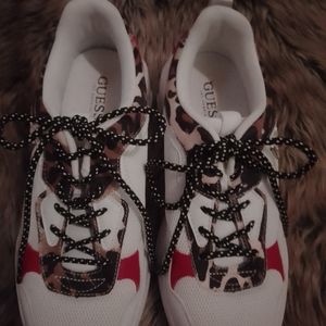 GUESS - WHITE BRISKLY-T LEOPARD/RED SNEAKERS